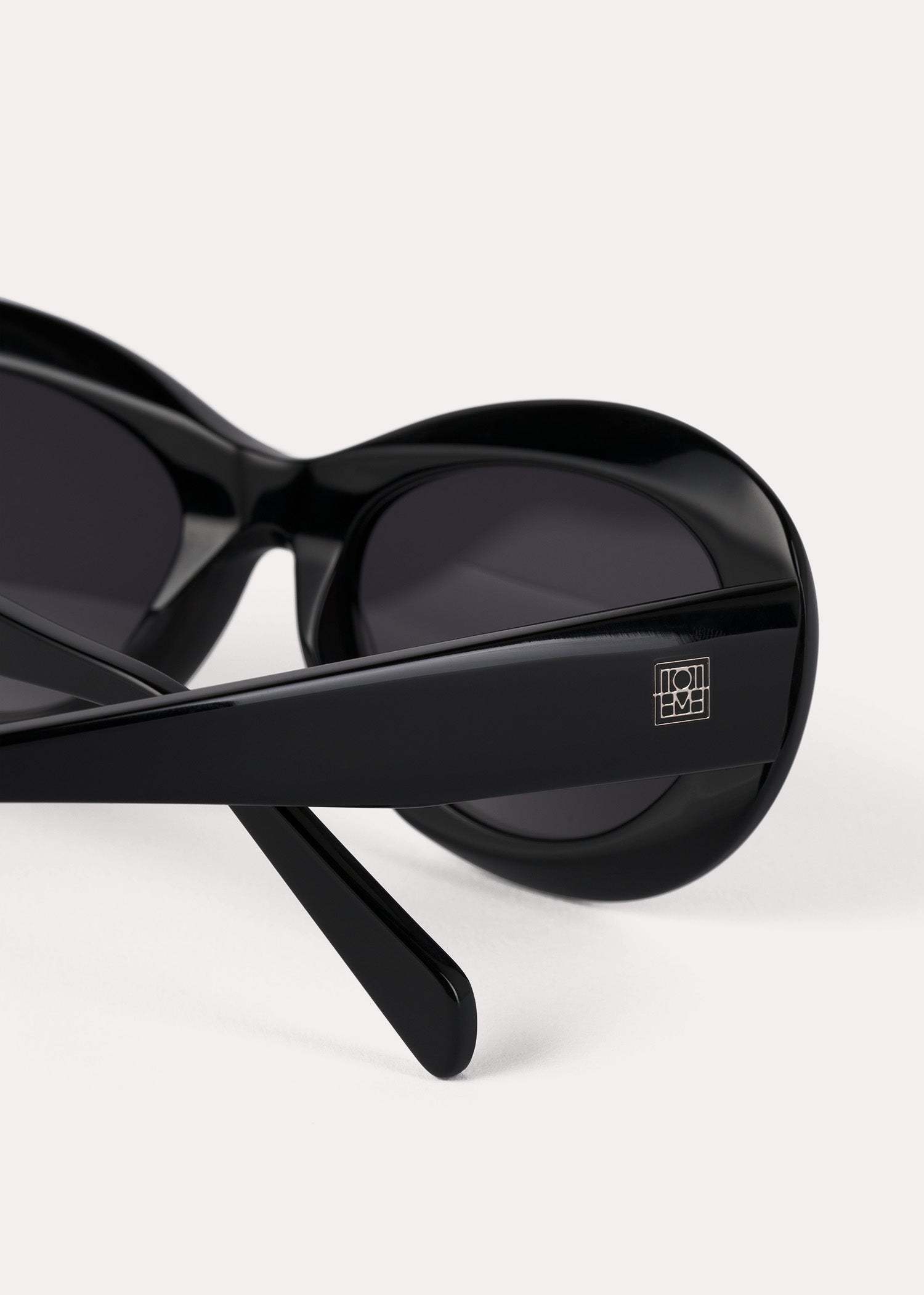 TOTÊME TOTÊME OVAL FRAME SUNGLASSES