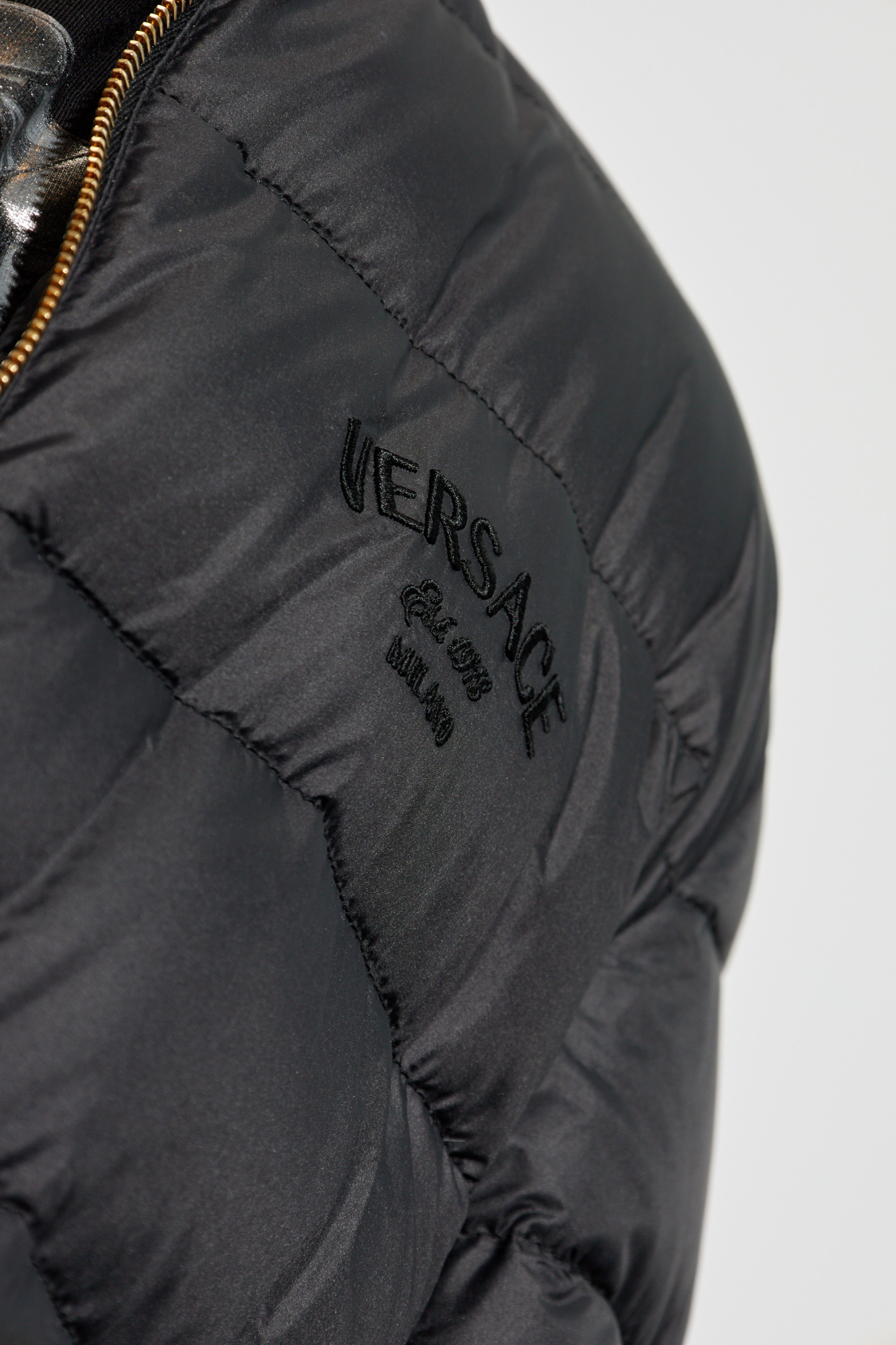 Versace Barocco Jacquard Zip-up Puffer Jacket In Black