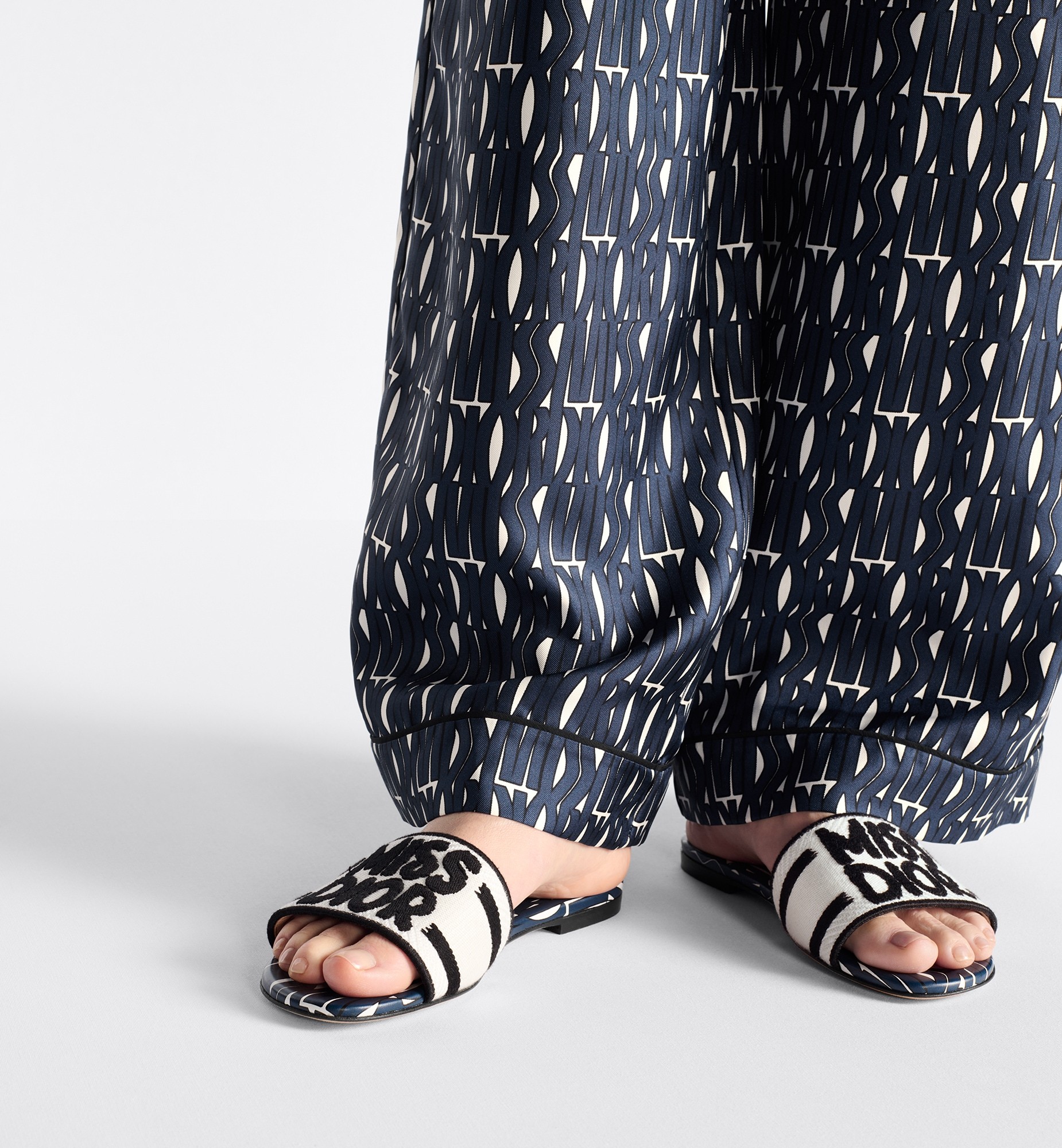 Dior Logo Slippers In Black