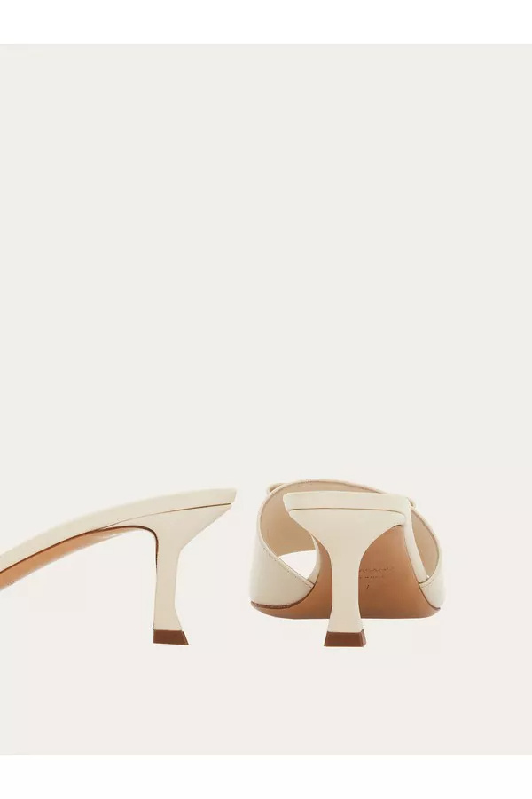 Ferragamo Mules Mid Heel Bow Detailing In Nude