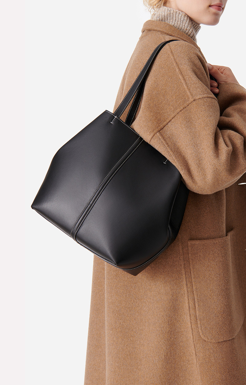 Vanessa Bruno Small Daily Shoulder Bag In Black