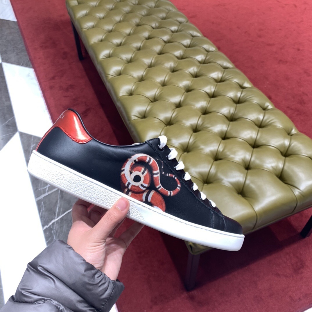 Gucci Serpentine Casual Sneakers In Black