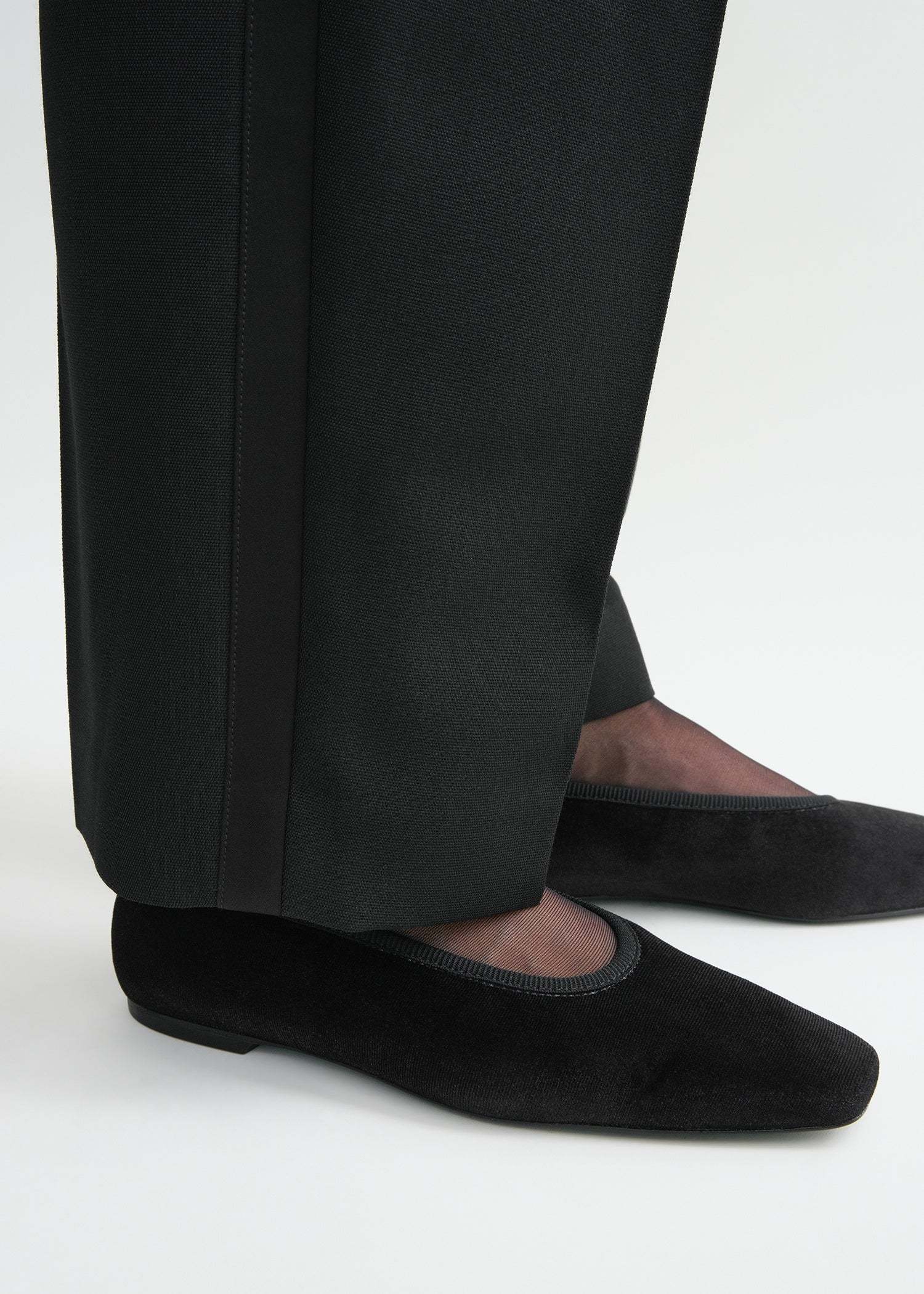 Totême Toteme Minimalist Velvet Ballerinas Shoes In Black