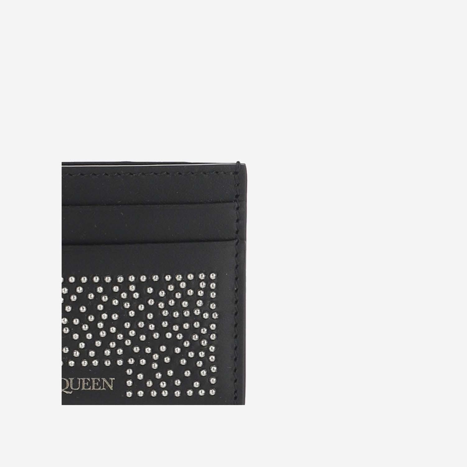 Alexander Mcqueen Rivet Leather Clip In Black