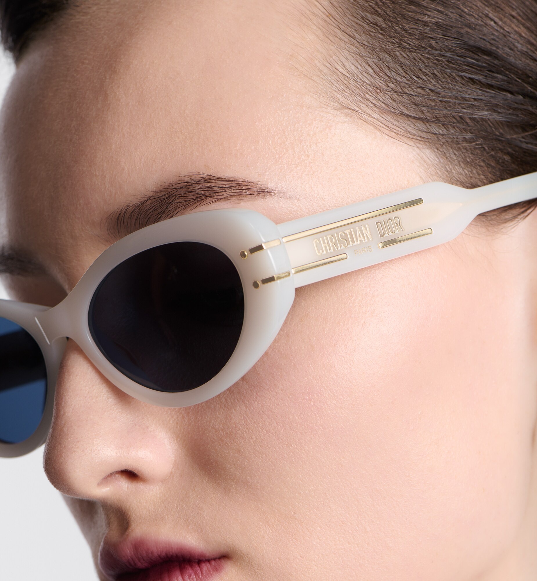 Shop Dior Signature B8u In White