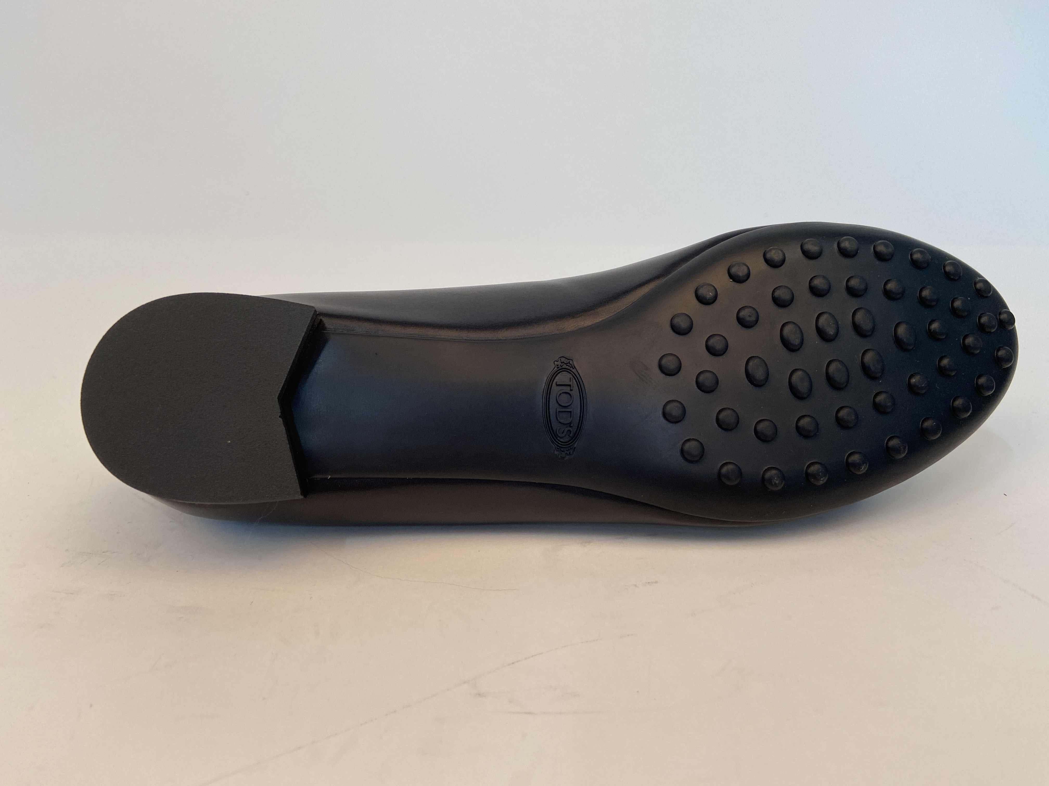 Tod's Round-headed Flat Shoes In Black