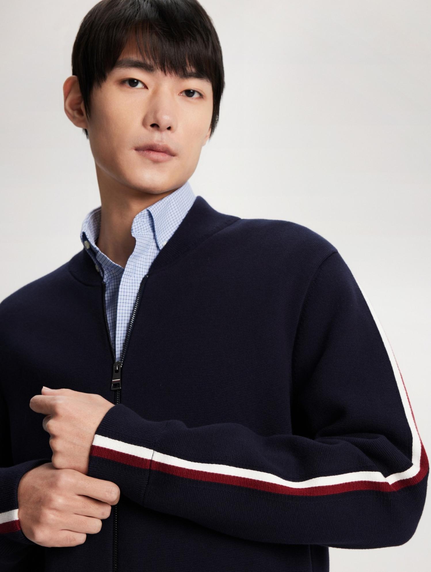Tommy Hilfiger Long-sleeved Sweater In Black