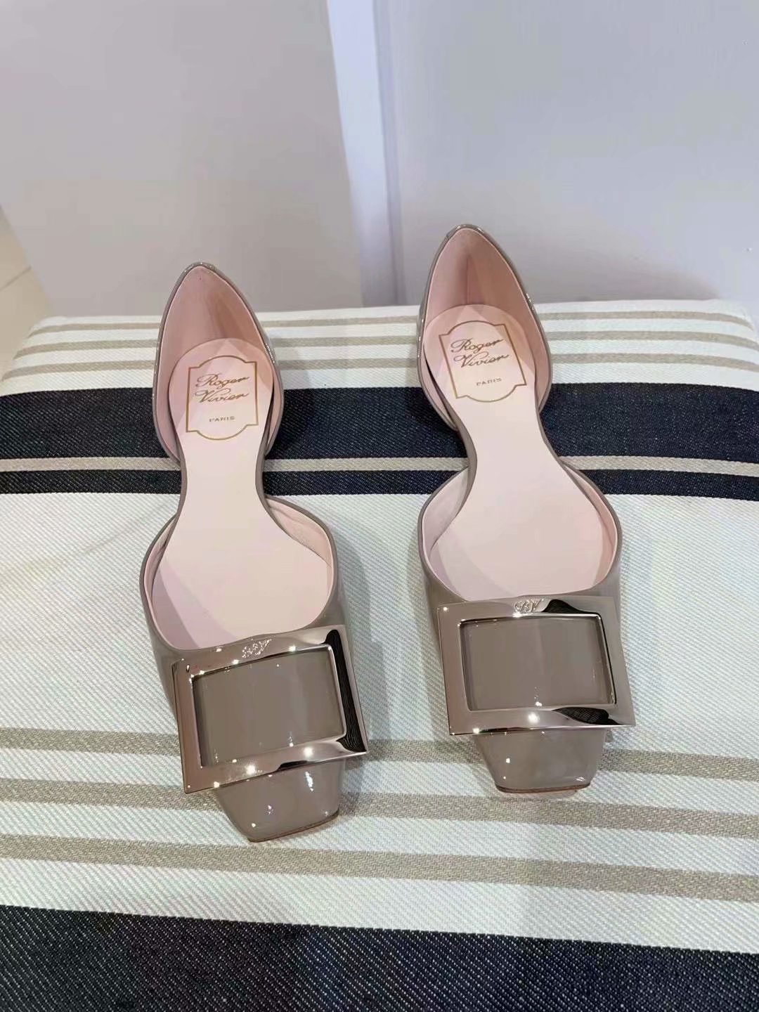 Roger Vivier Square Button Flat Soled Shoes In Nude
