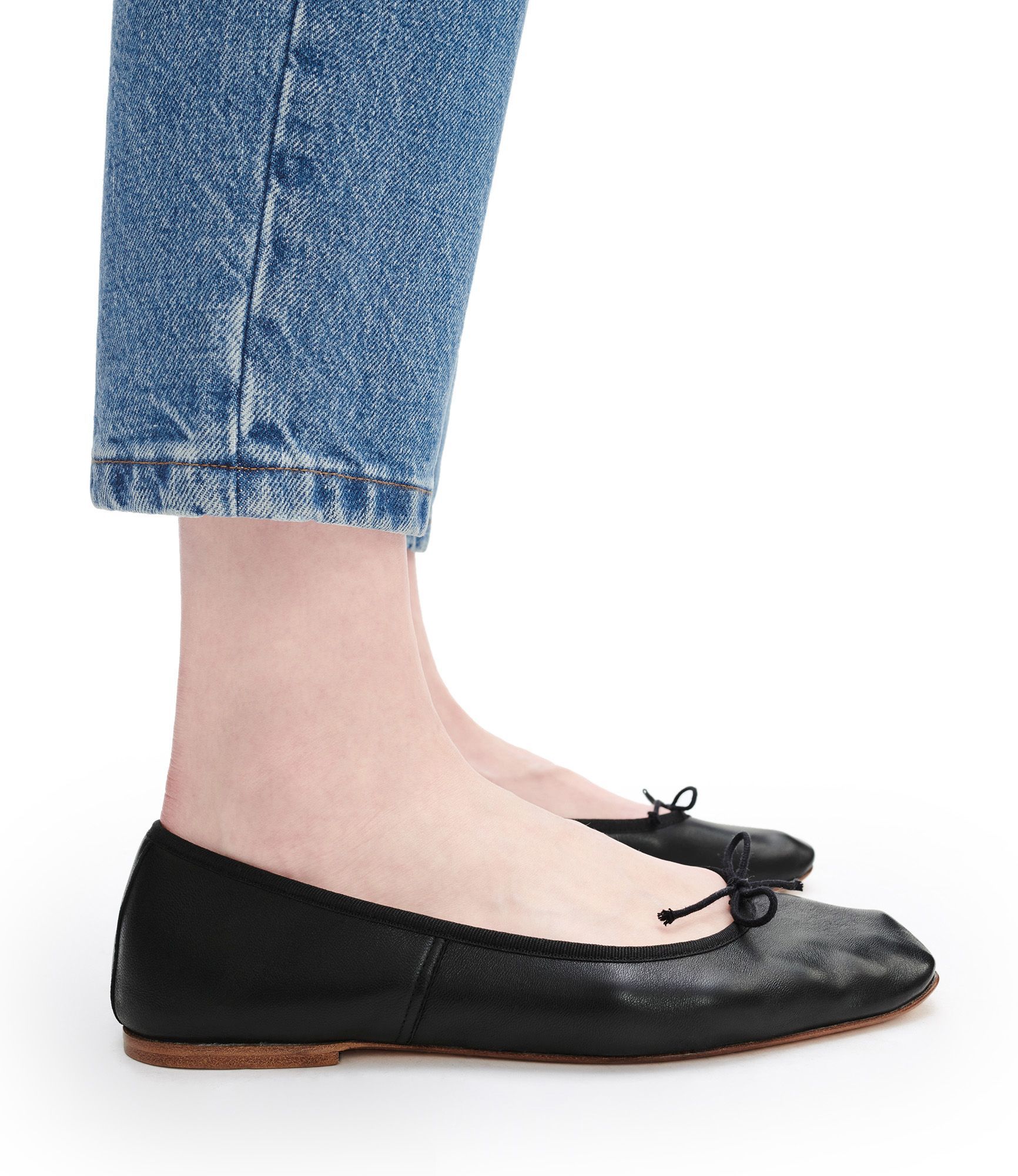 Apc Leah Leather Ballerina Shoes In Black