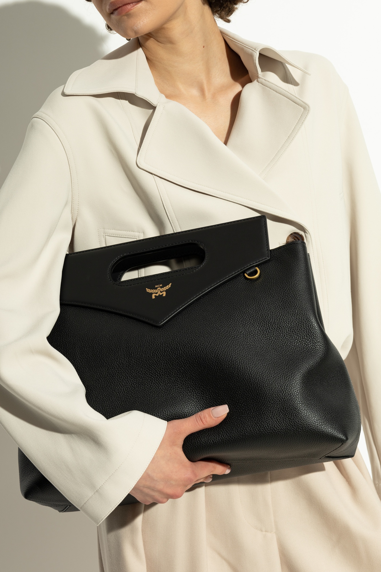 Mcm Logo Details Shoulder Bag In Black