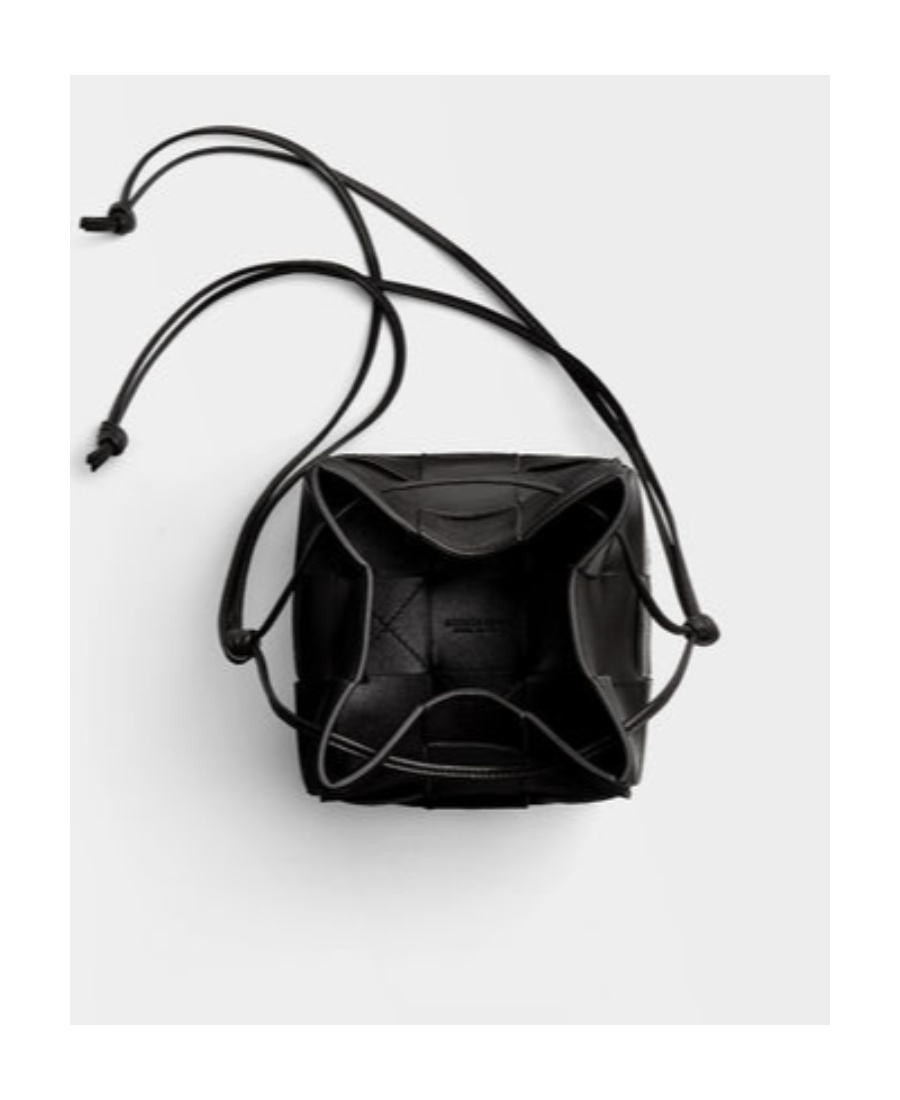 Bottega Veneta Cassette Small Leather Bucket Bag In Black