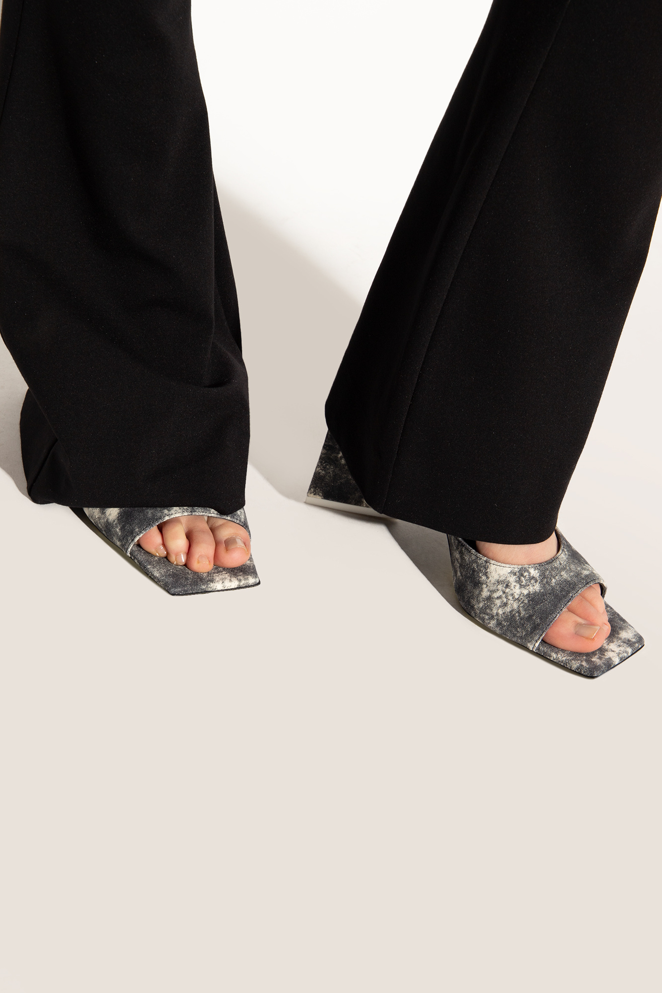 Attico Leather Devon Mules In Gray
