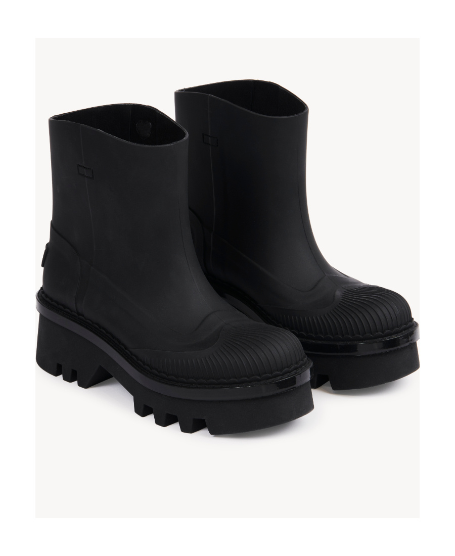 Chloé Elegant Mini Rain Boots With Scallop Detailing In Black