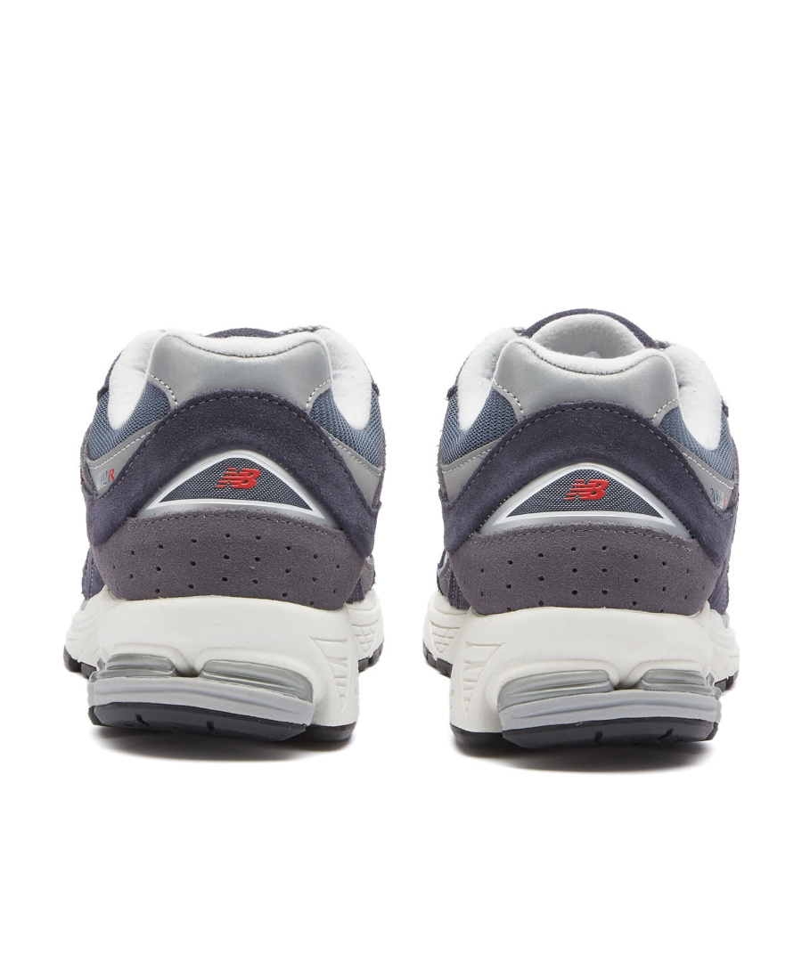 New Balance 2002r Panelled Sneakers In Black