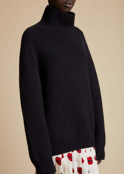 Khaite The Landen Cashmere Jumper In Black