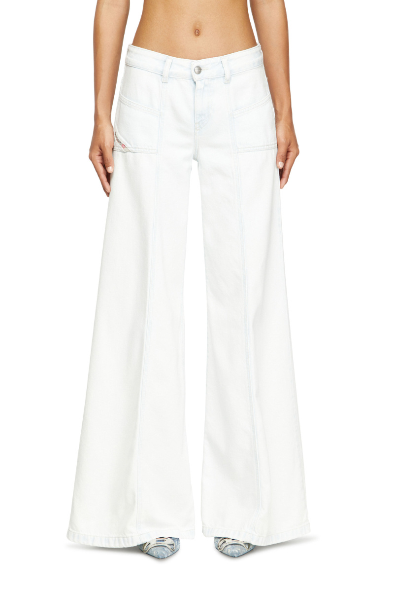 Diesel D-akii 09m08 Flared Jeans In White
