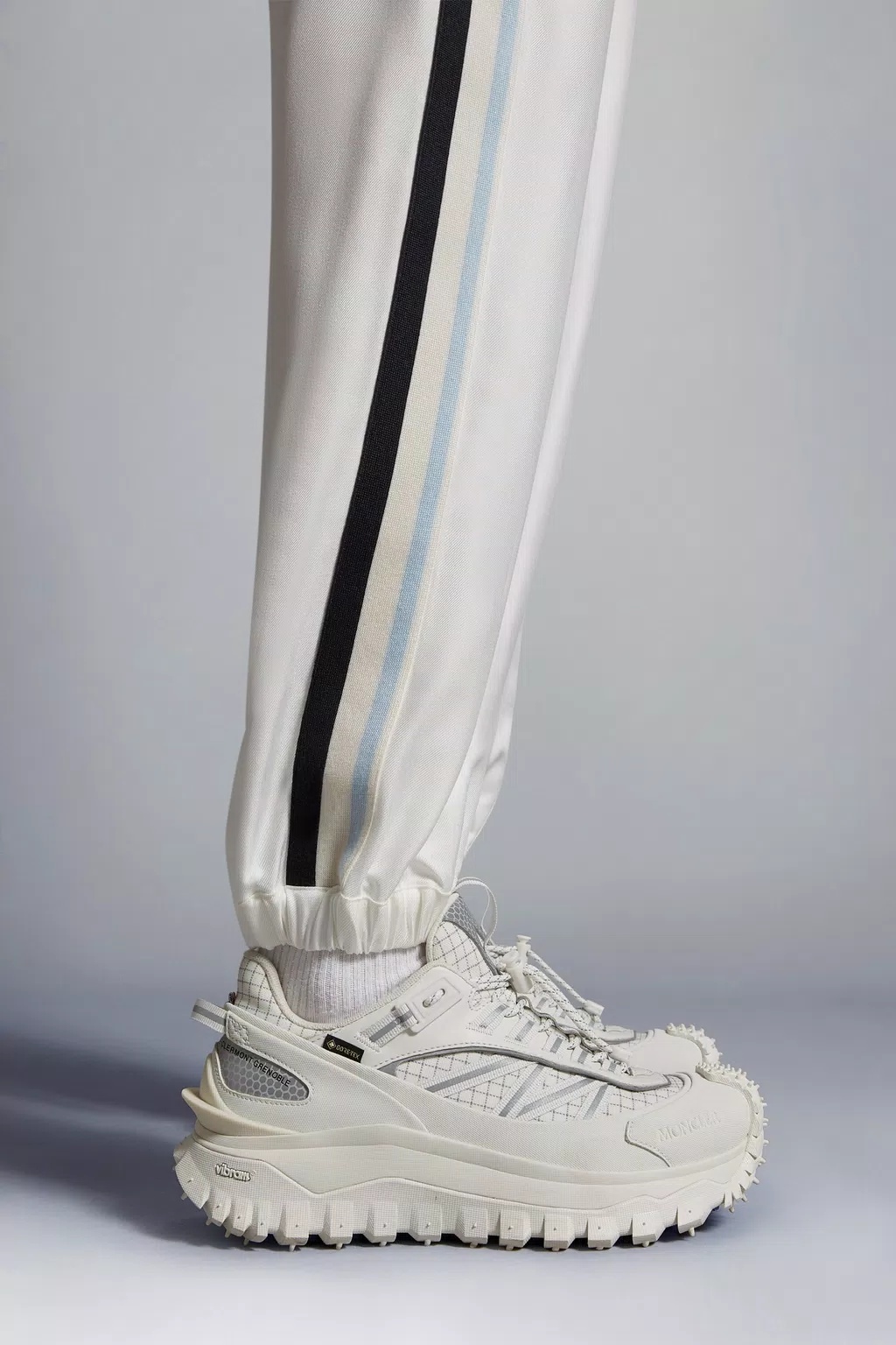 Moncler Jeans In White
