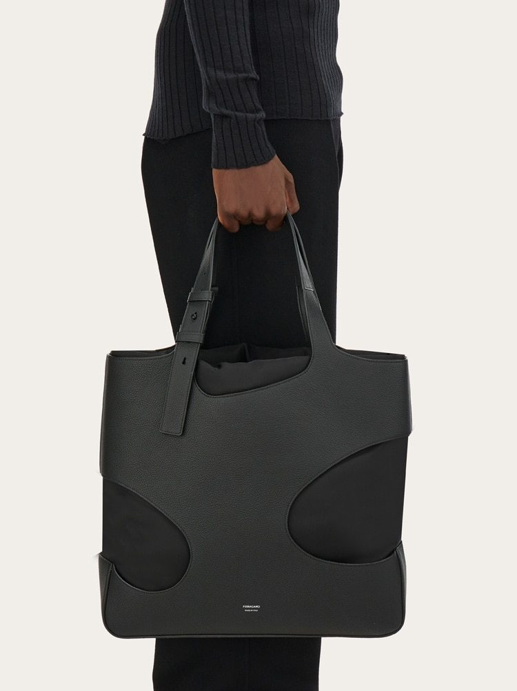FERRAGAMO HOLLOWED-OUT LOGO HANDBAG 