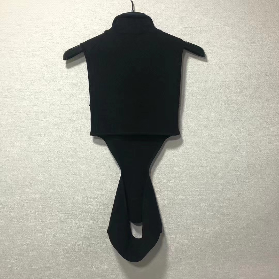 We11 Done Ribbed-knit Cut-out Top In Black