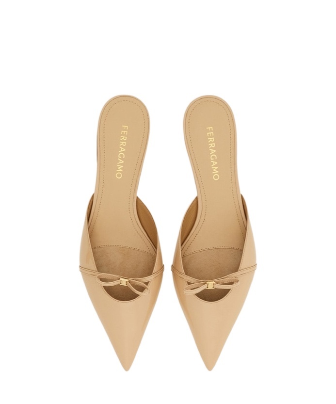 Ferragamo Bow Pointed Toe Mules In Nude