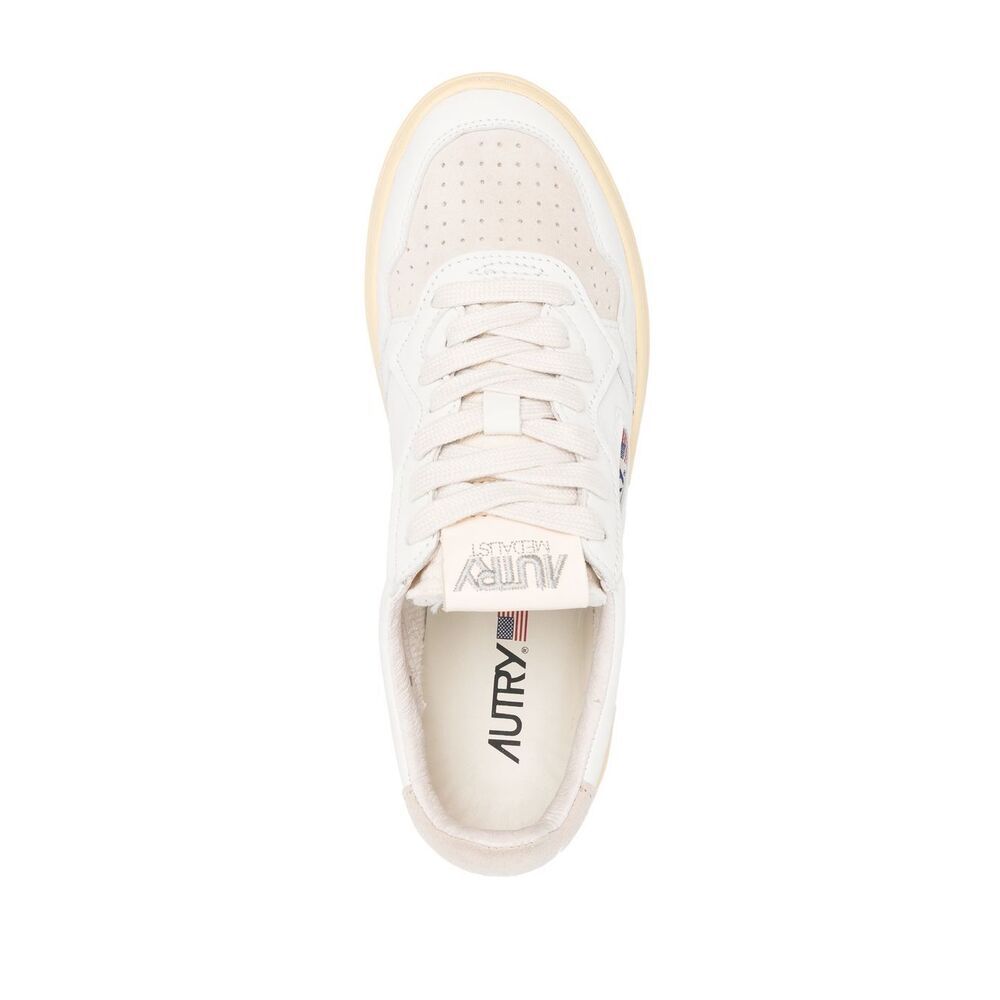 Autry Low Top Sneakers In Calf Leather And Suede In White