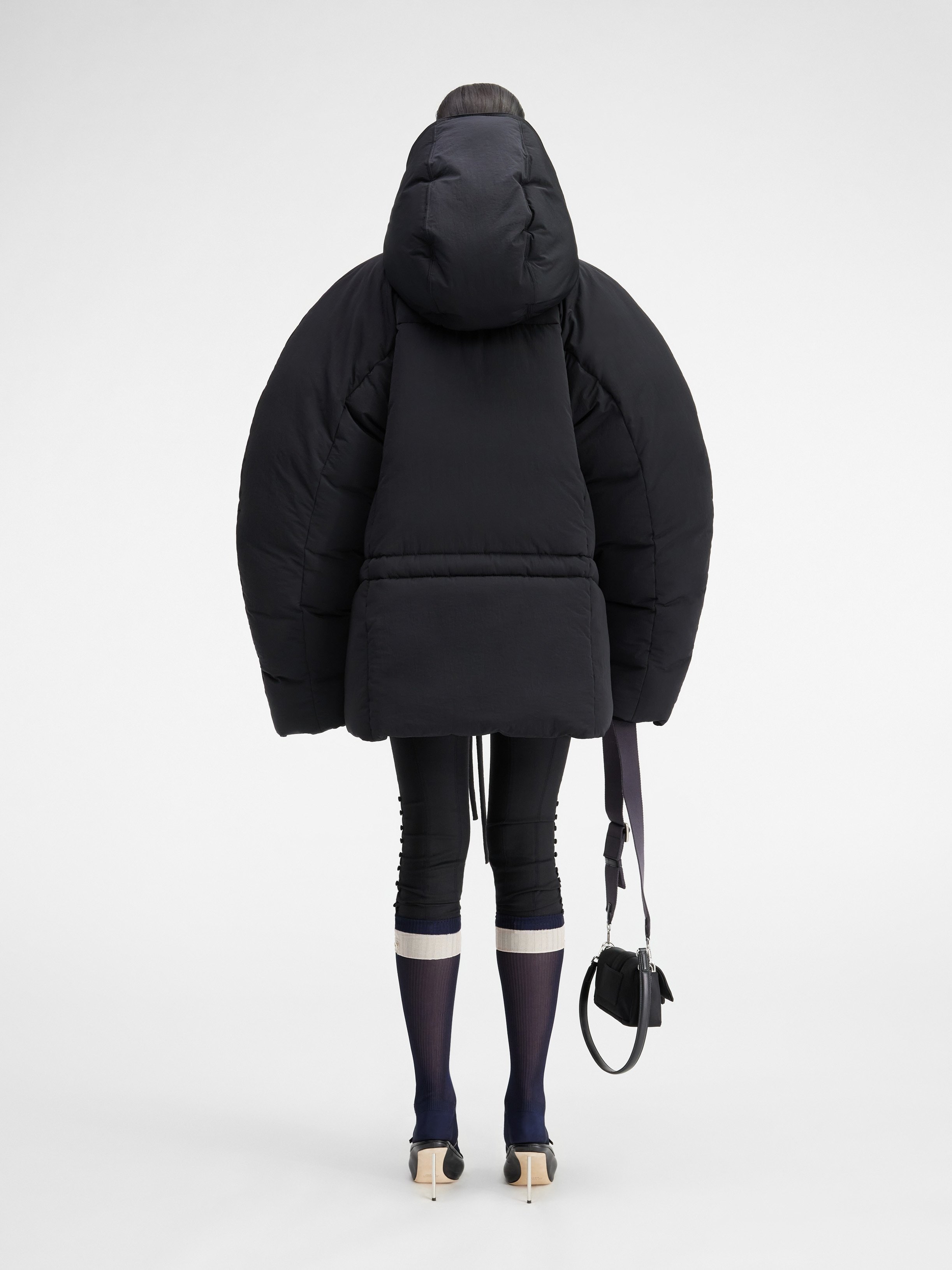 Jacquemus La Doudoune Capullo Drawstring Puffer Jacket In Black