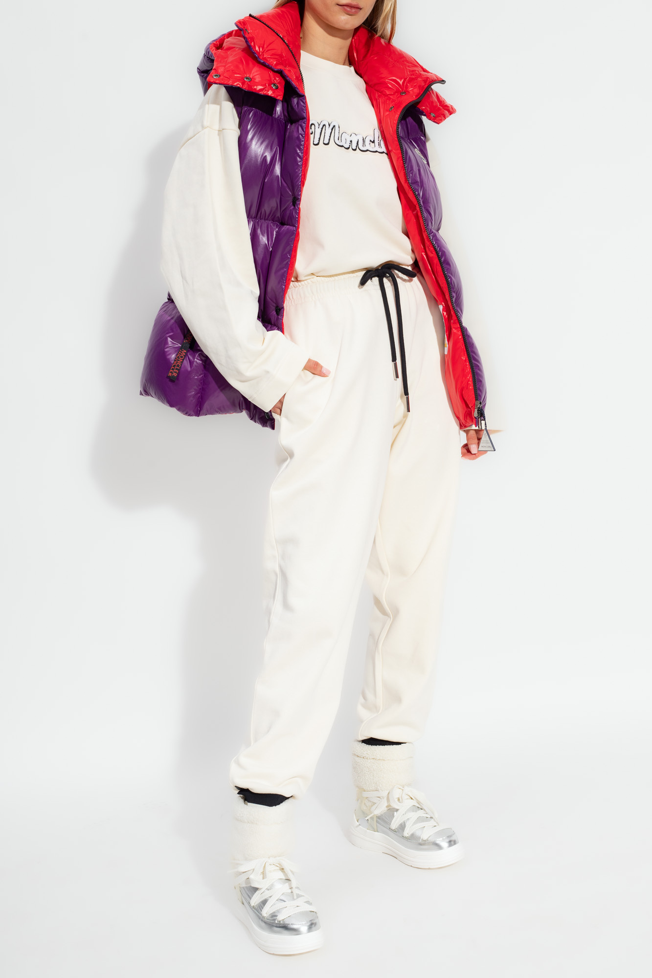 Moncler Luzule Logo-patch Padded Gilet In Purple