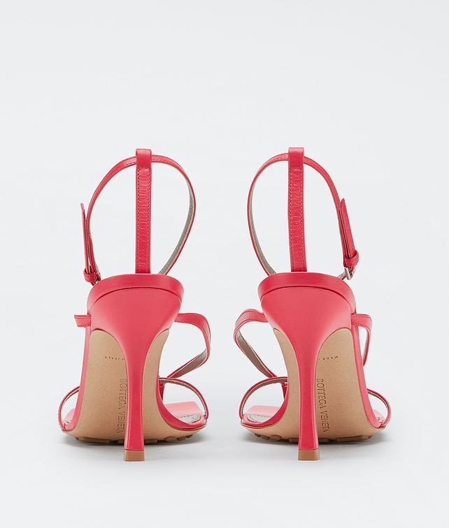 Bottega Veneta Woman Thong Sandal Fuchsia Size 6.5 Soft Leather In Red