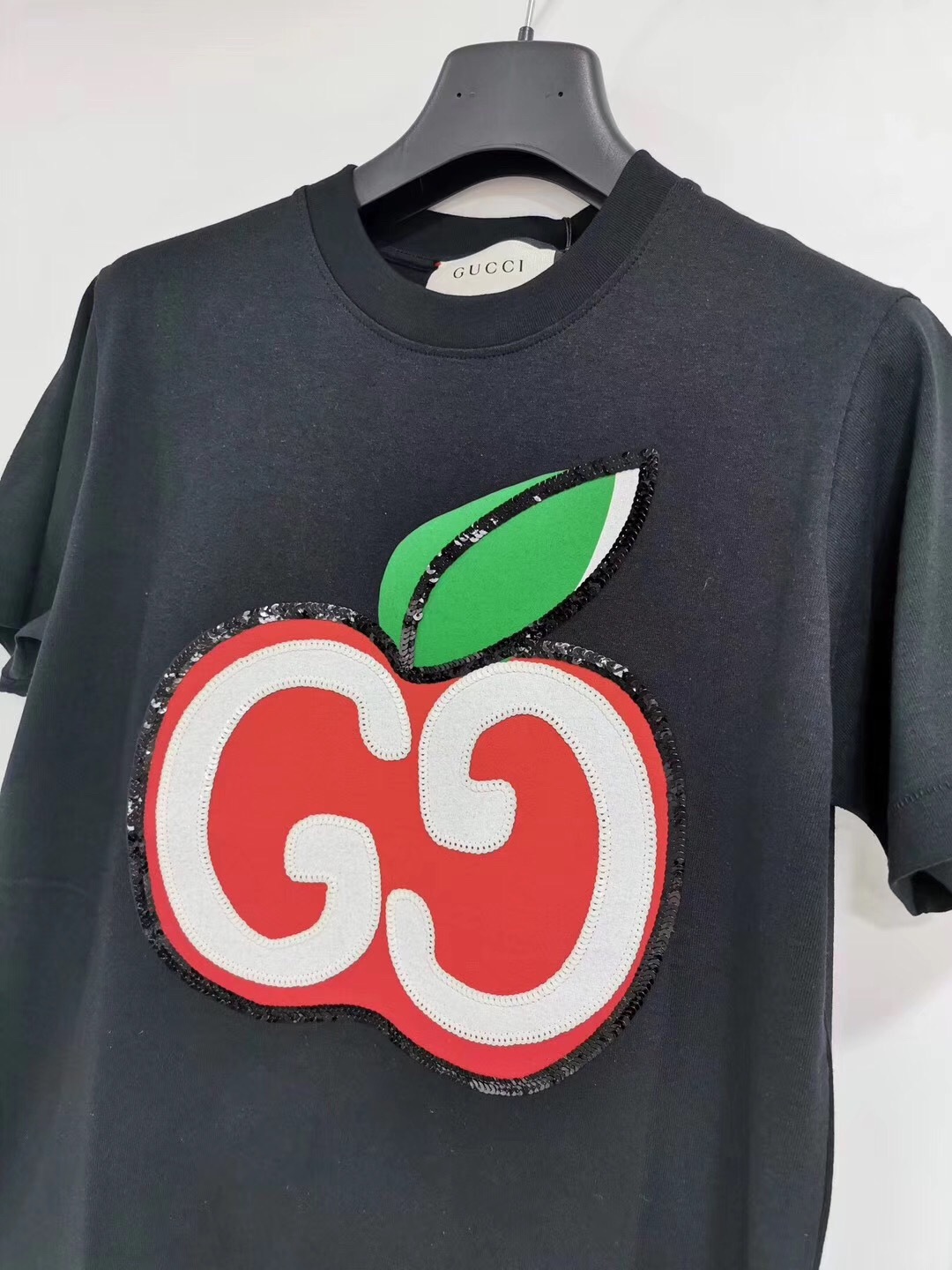 Gucci Gg Apple Logo T-shirt In Black