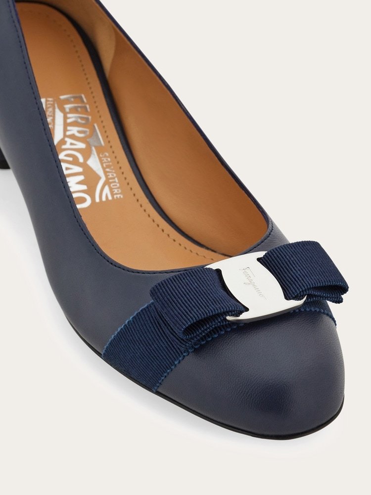 Shop Ferragamo Round Head High Heels In Black