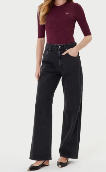 Twinset Ribbed Logo-plaque Jumper In Red
