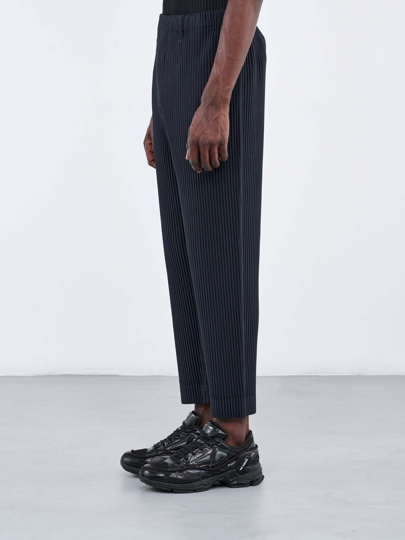 ISSEY MIYAKE STRAIGHT-LEG PLEATED TROUSERS
