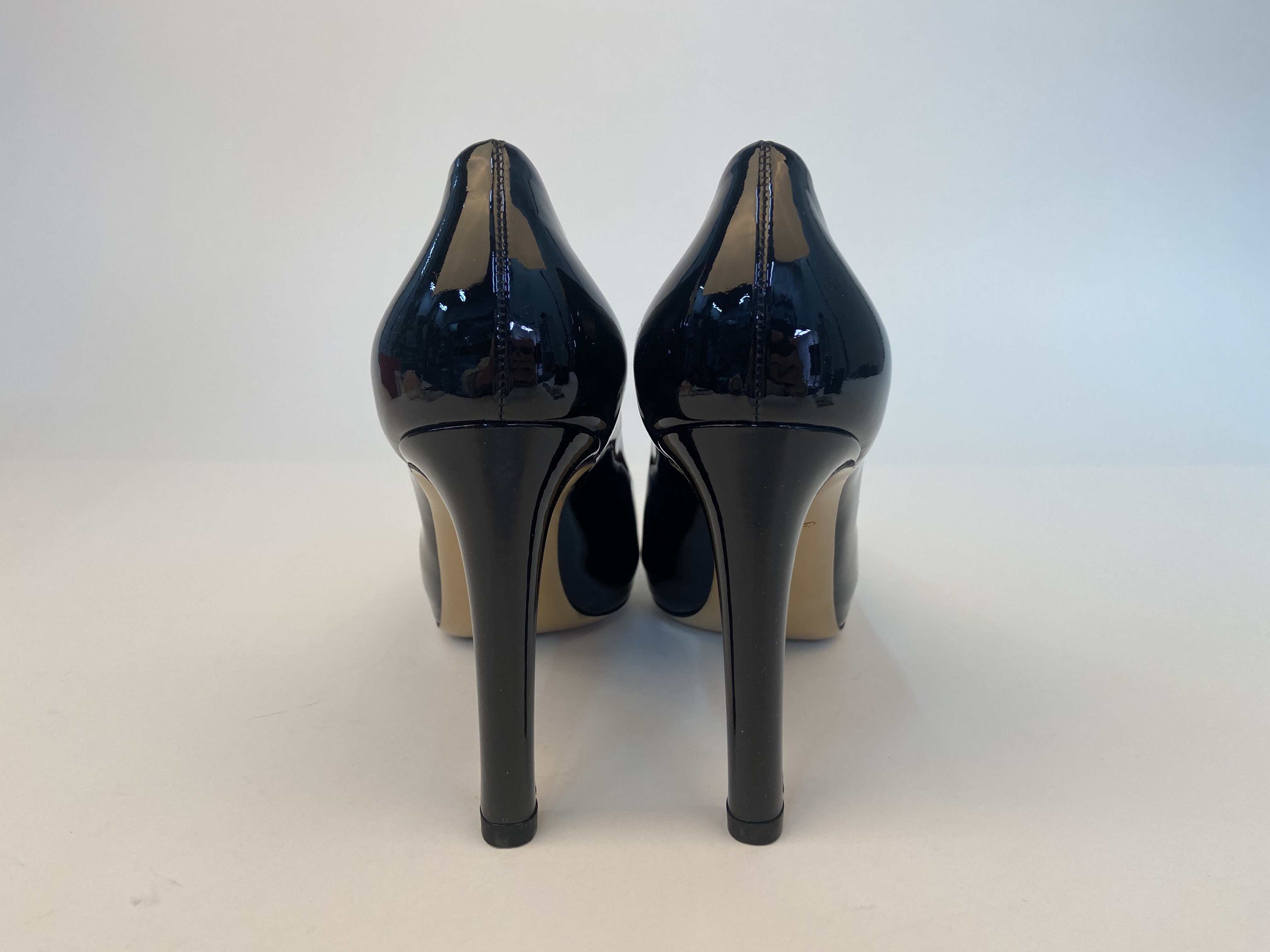 Ferragamo Logo High Heels In Black
