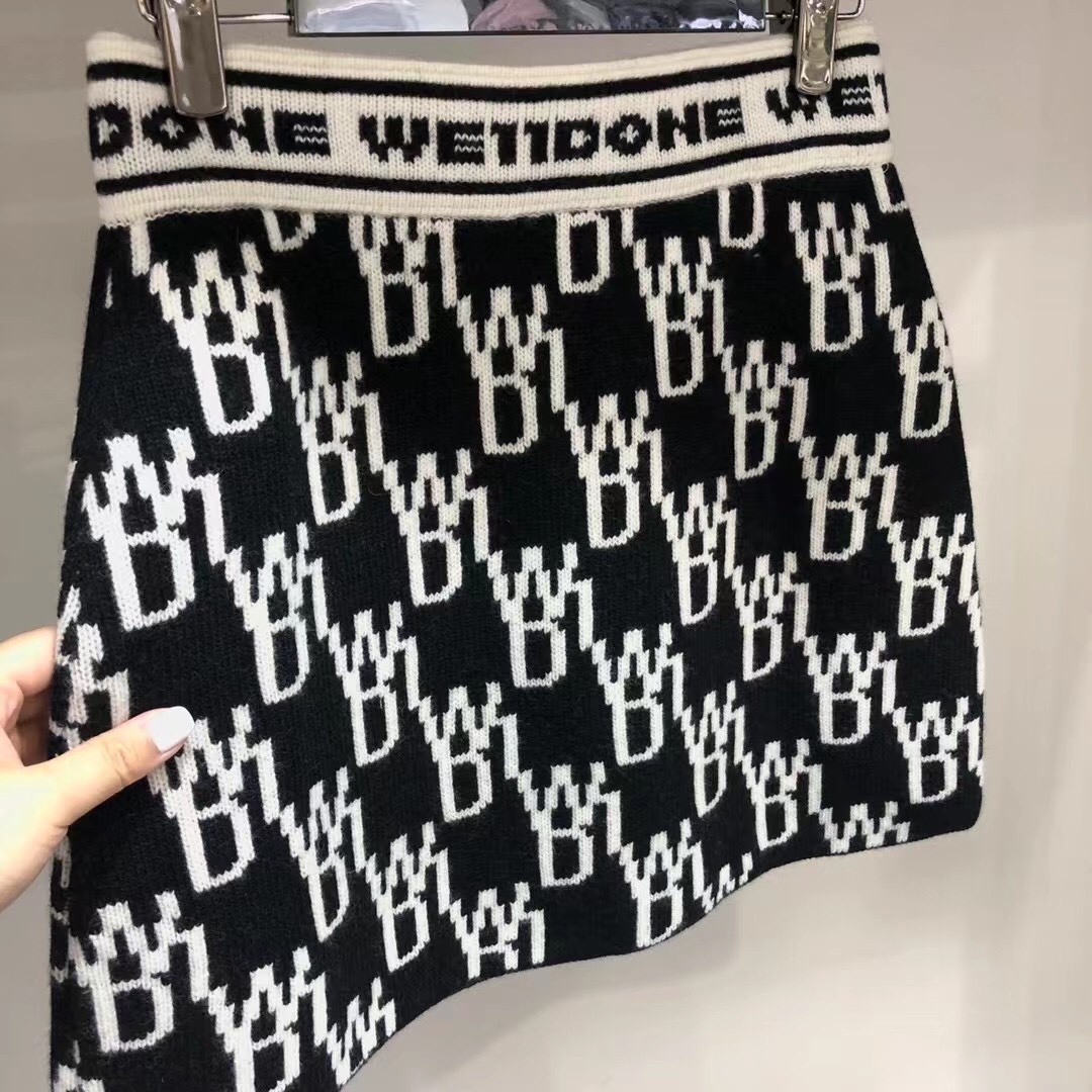 We11 Done All-over Logo Knitted Minskirt In Black