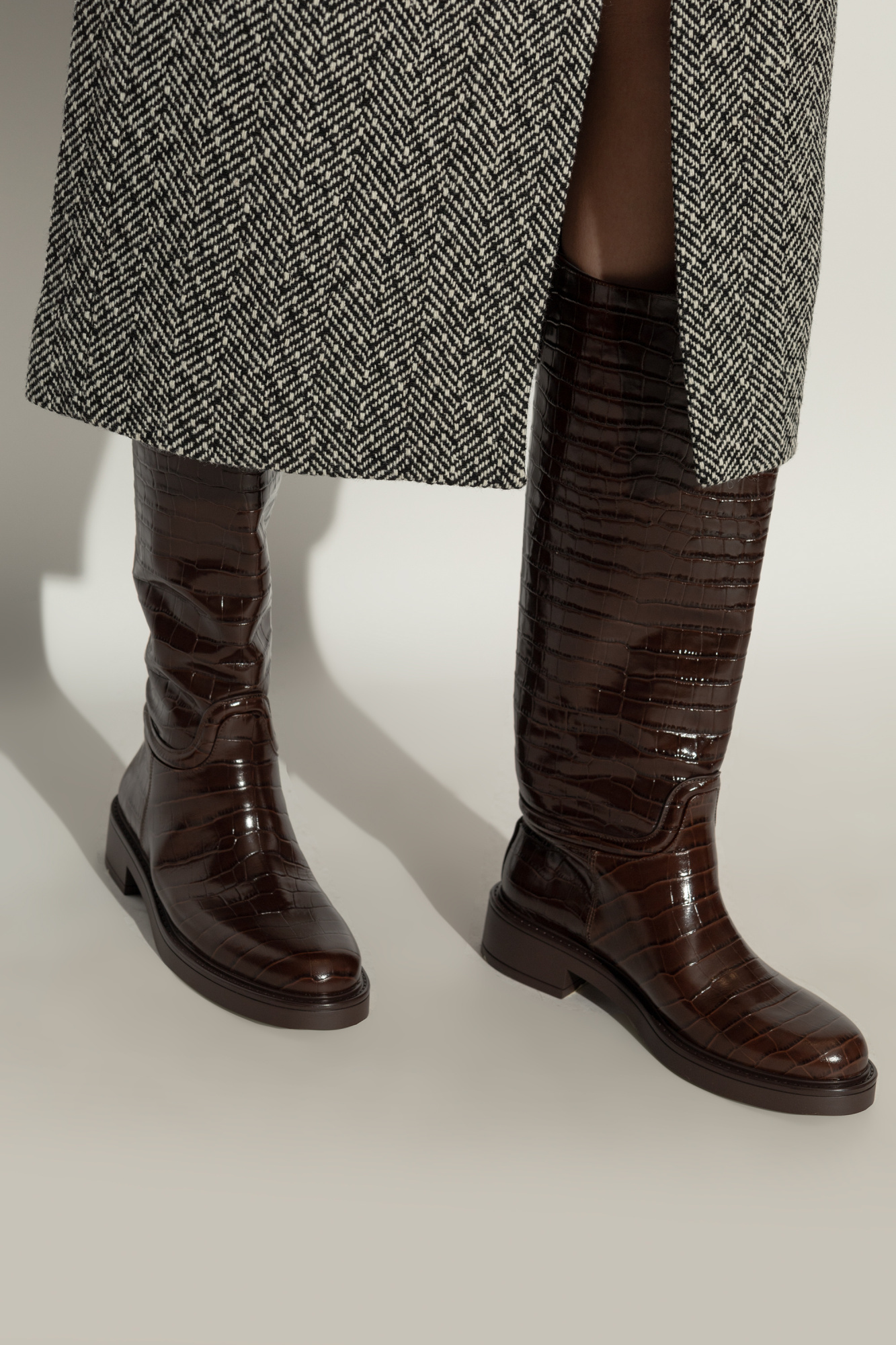 Stuart Weitzman Long-sleeved Boots In Black