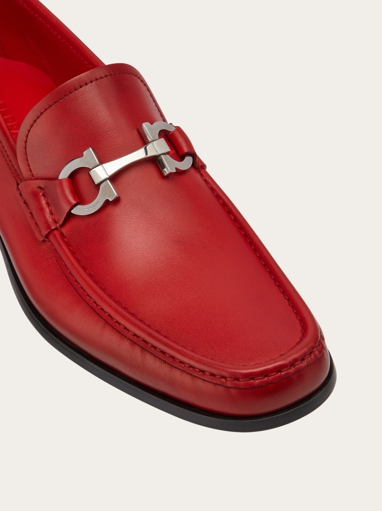 Ferragamo Gancini Buttoned Loafers In Red