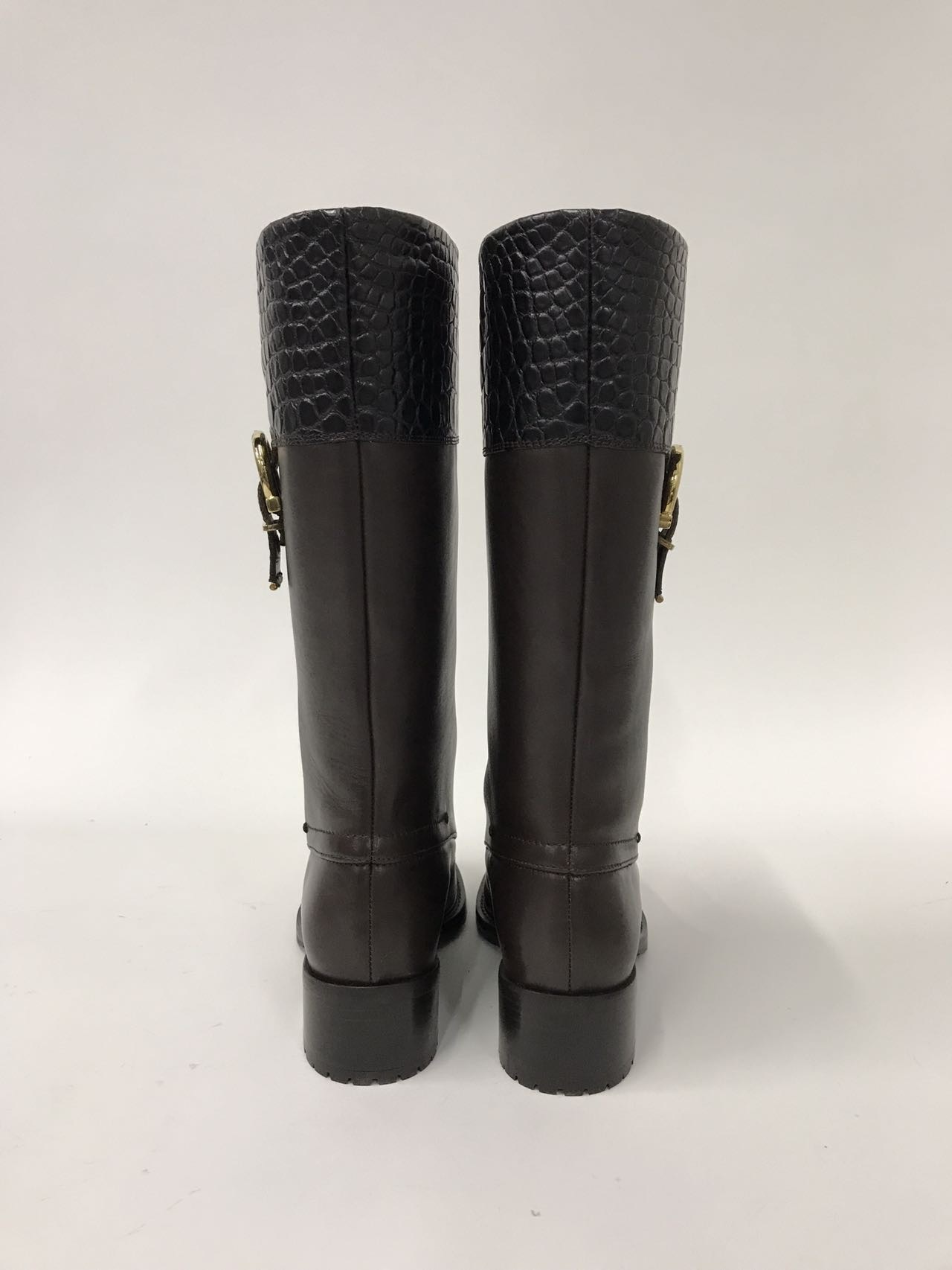 Ferragamo Clasp Boots In Black