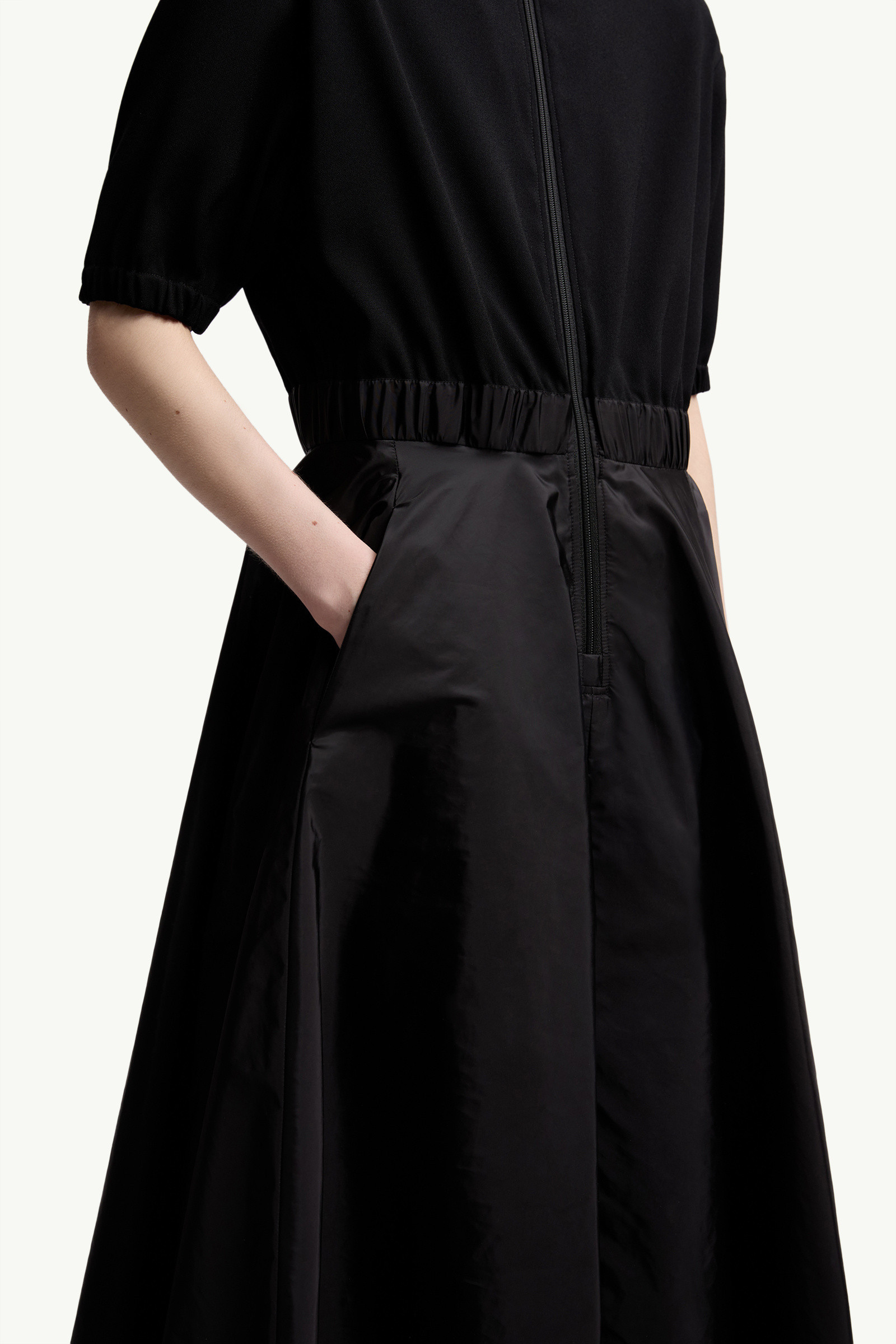 Moncler Robe Midi En Satin In Black