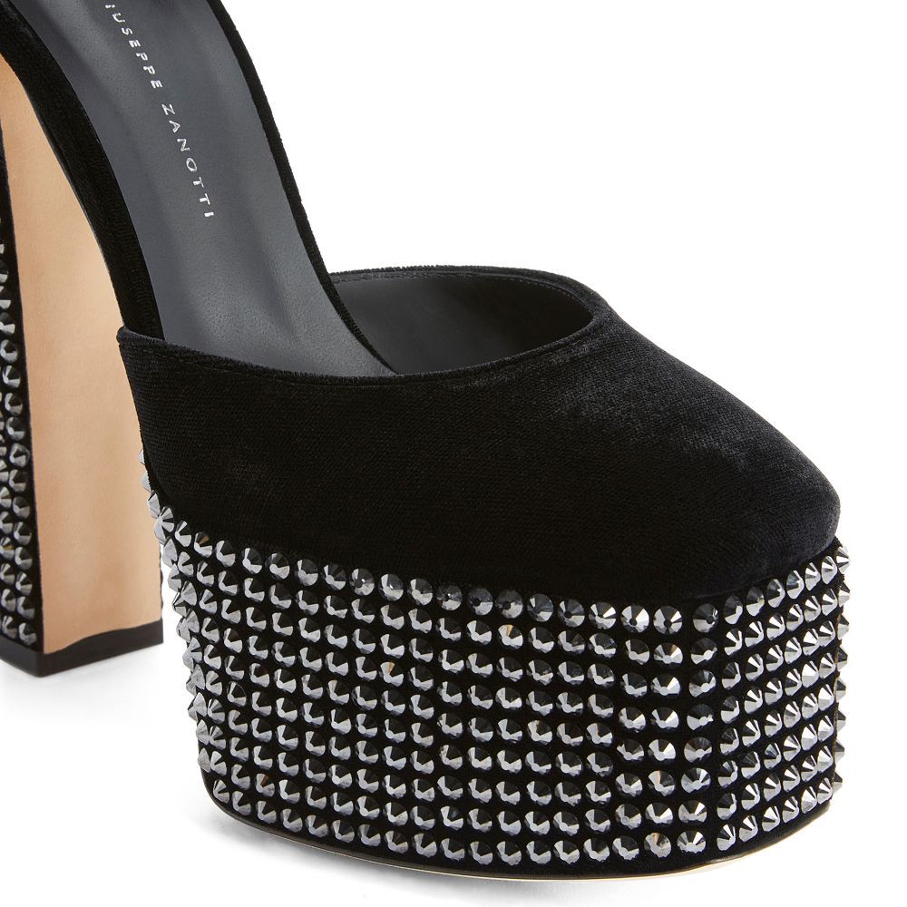 Giuseppe Zanotti Bebe 150mm Crystal-embellished Pumps In Black