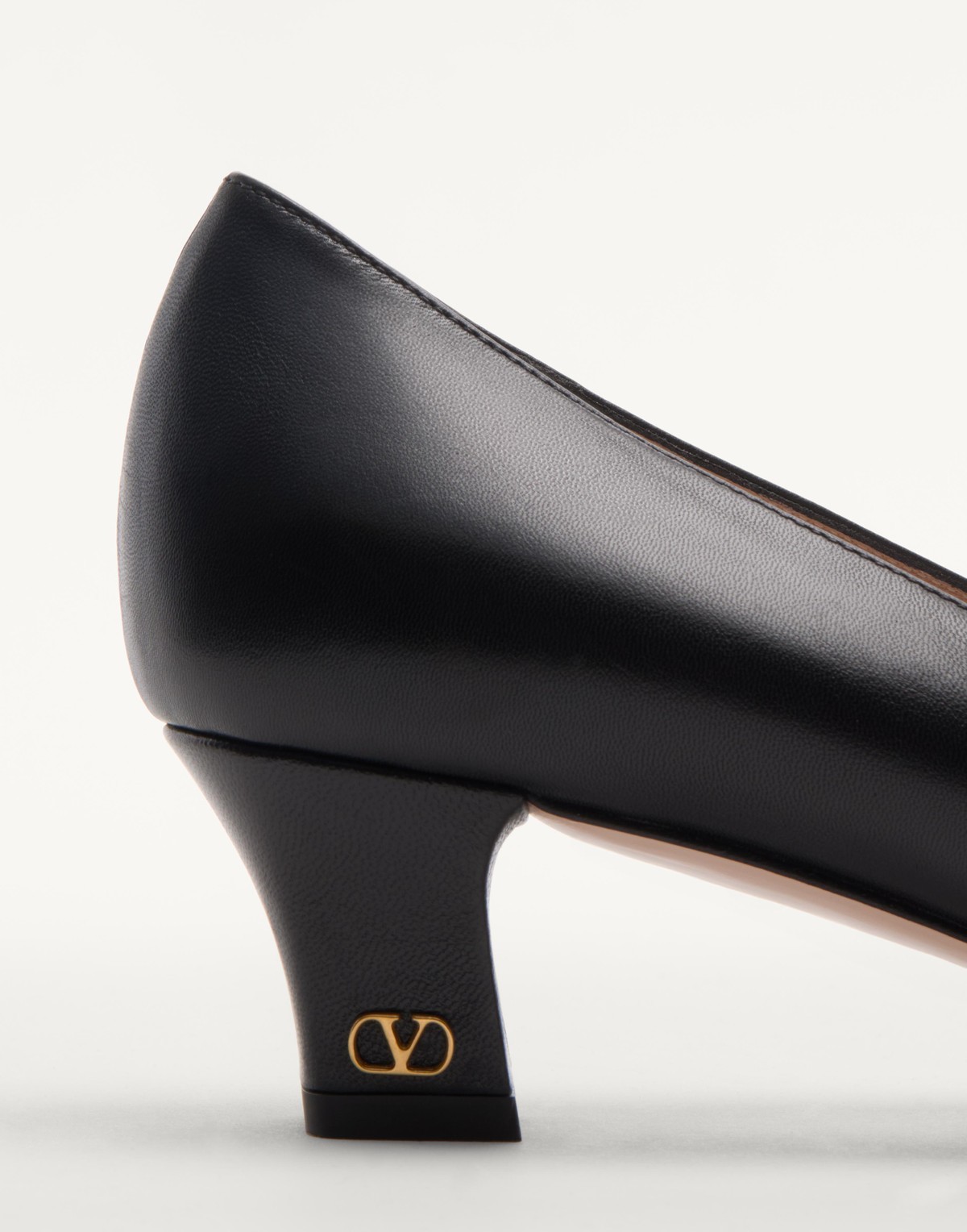 Shop Valentino Bowow Pump In Kidskin 45mm In Black