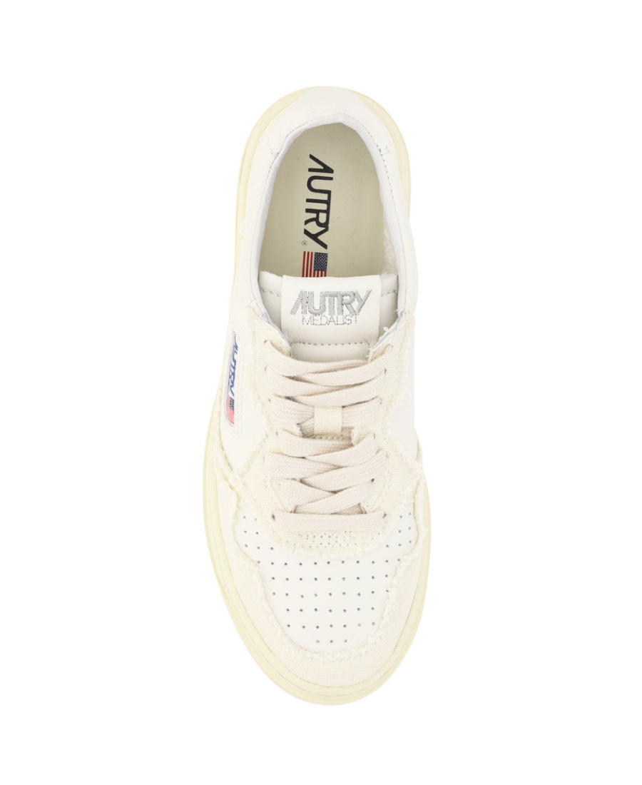 Autry Sneakers Medalist Low In Pelle Bianco Argento In White