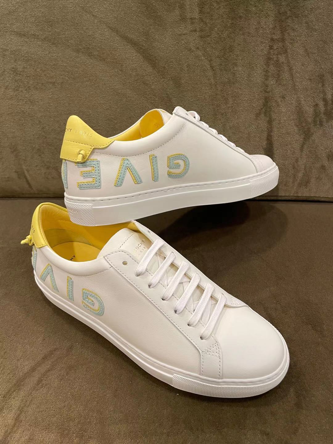 Givenchy Reverse Logo Low-top Sneakers In White