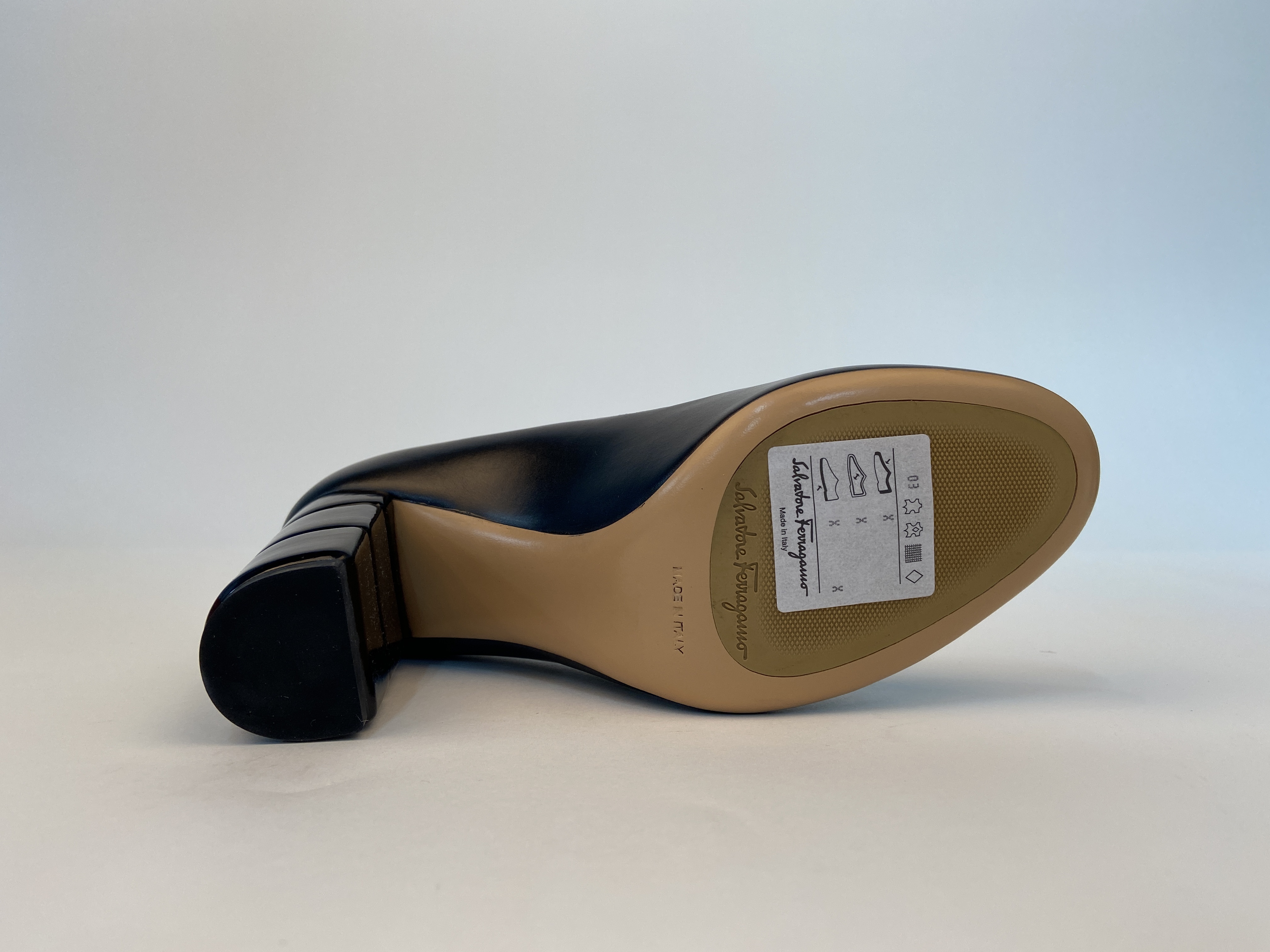 Ferragamo Round-headed High Heels In Black
