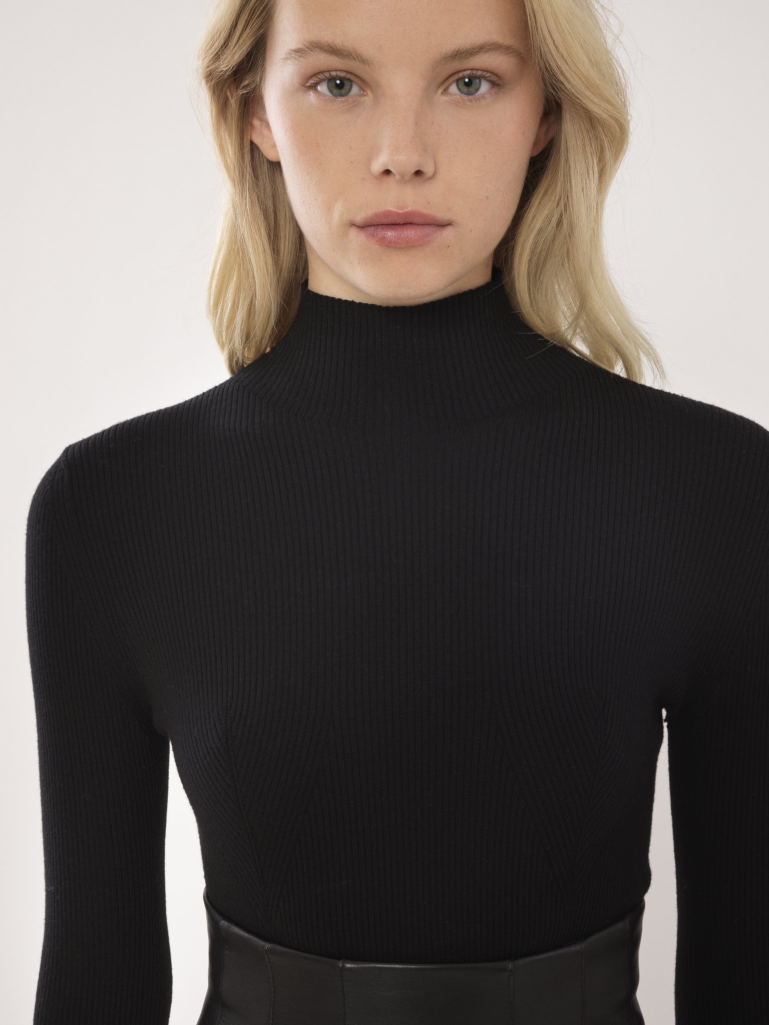 Chloé Bell-sleeves Ribbed Jumper In Black