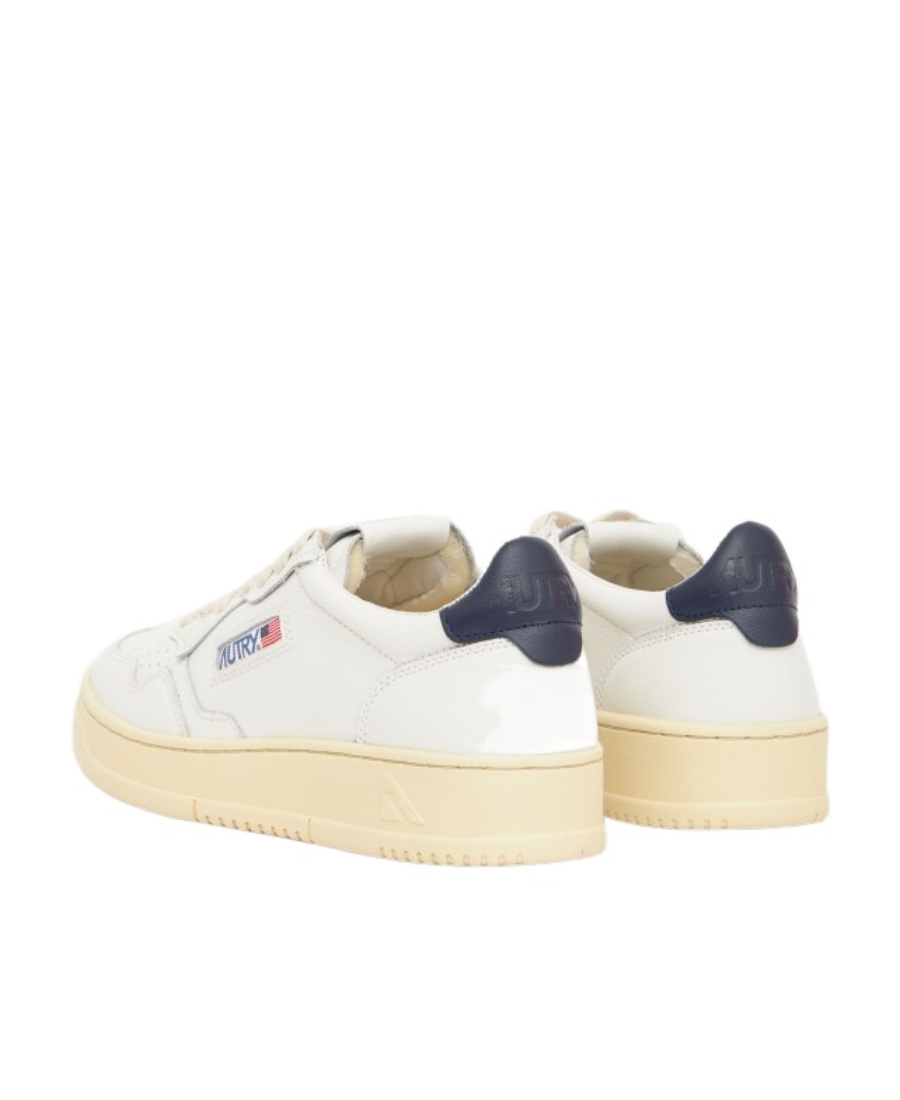 Autry Medalist Low-top Sneakers In White