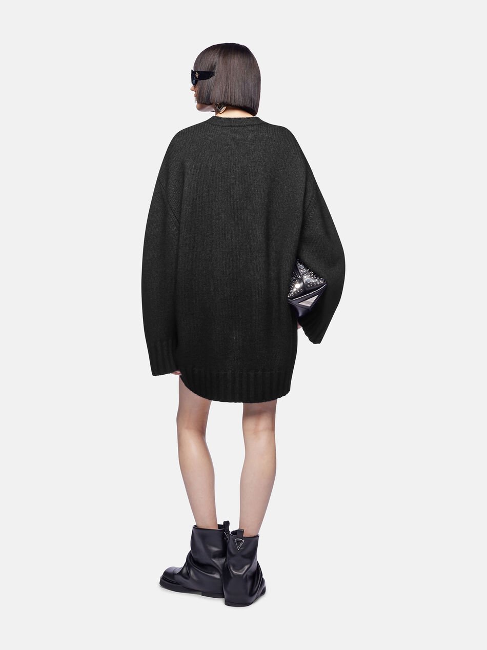 Attico Round-neck And Long-sleeved Sweater In Black