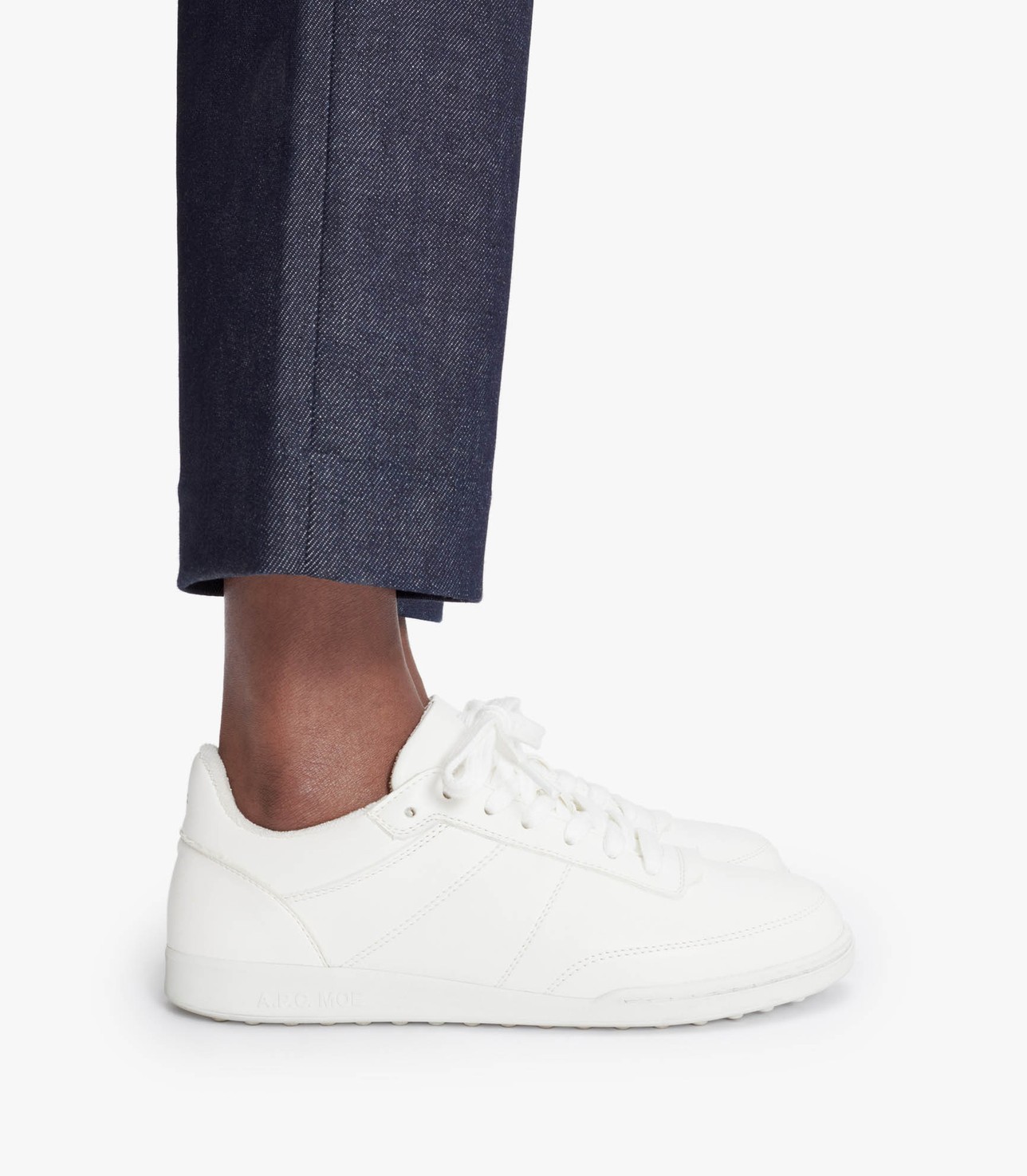 Apc A.p.c. Sneaker "moe" Unisex In White