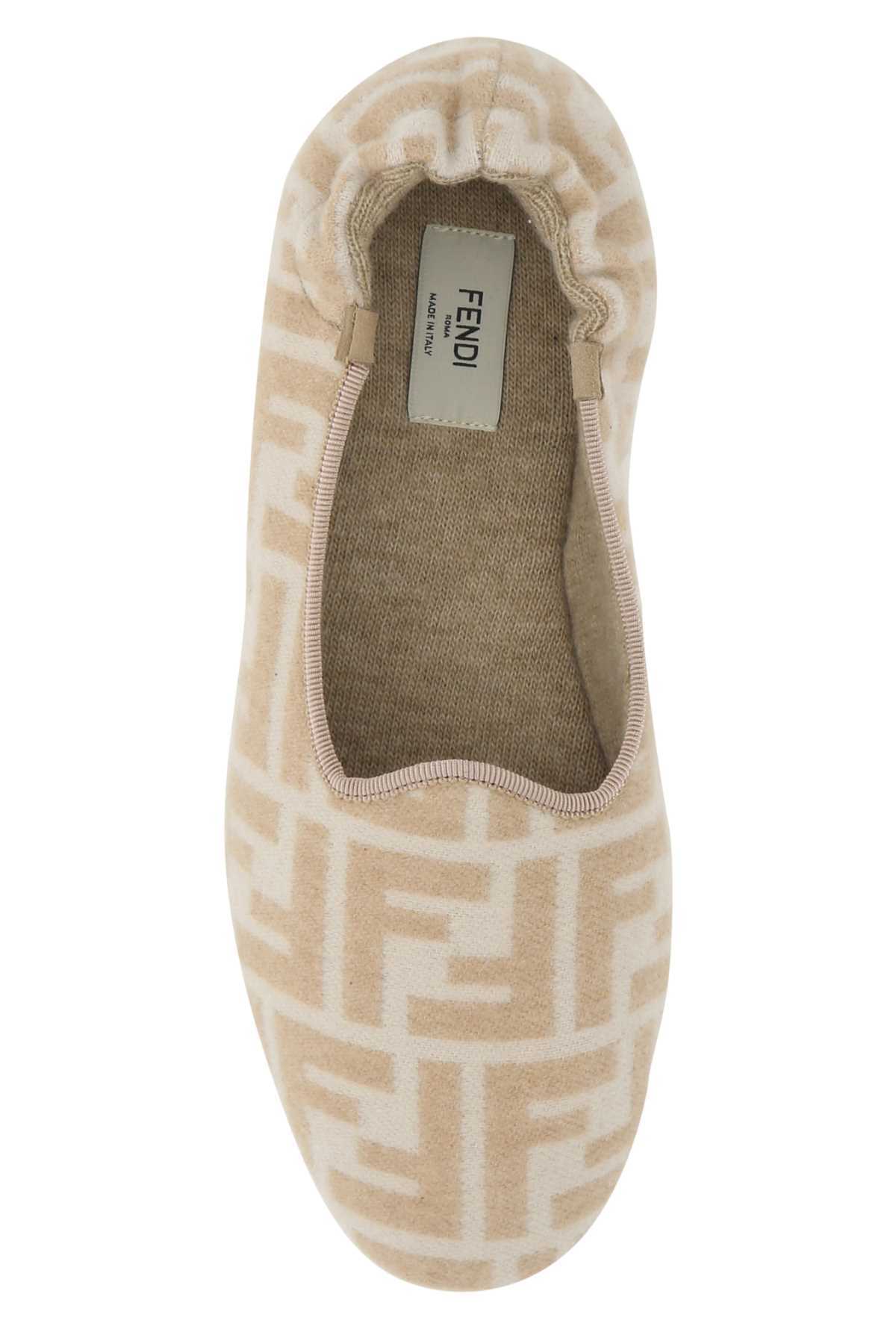 Fendi Ff Motif Three-piece Travel Set In Brown