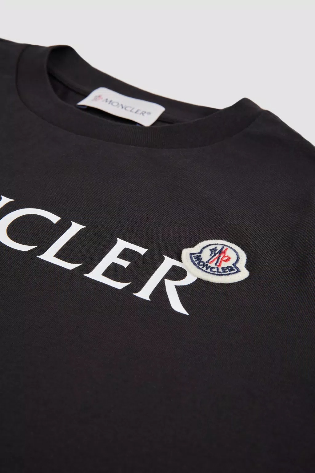 Moncler Enfant Logo Patch Crewneck T-shirt In Black