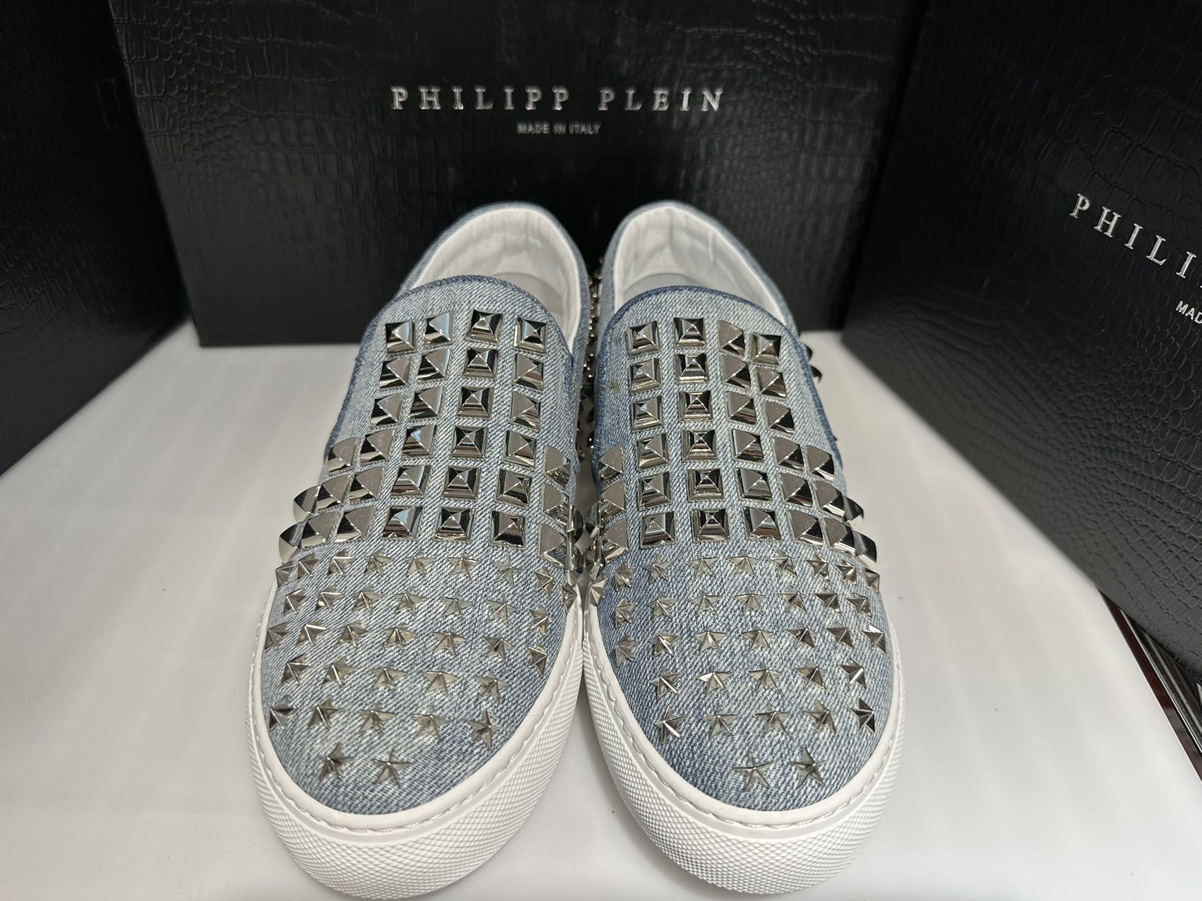 Philipp Plein Rivet-decorated Flats In Gray